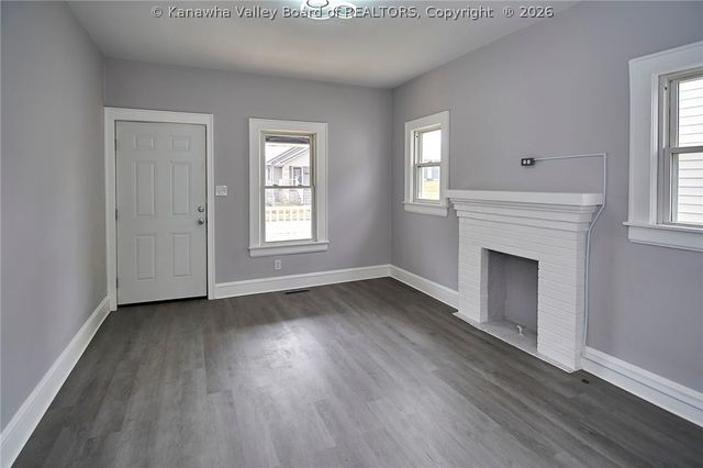 123 10th Avenue, South Charleston, WV 25303