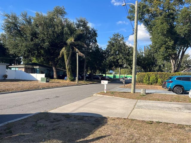 8729 N CALDER PLACE, Tampa, FL 33604