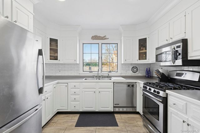 87 Gould Street, East Hampton, NY 11937