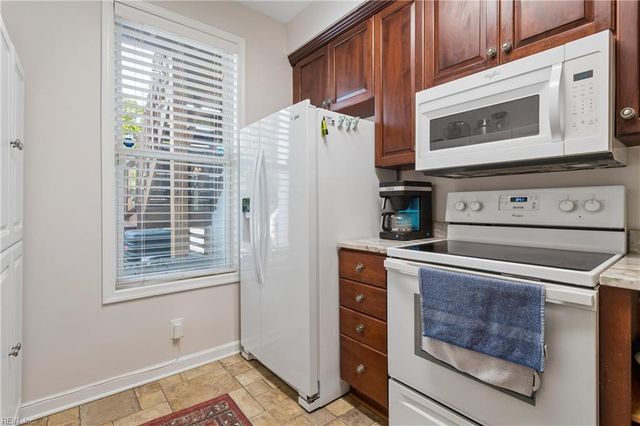 213 Persimmon DR, Yorktown, VA 23693