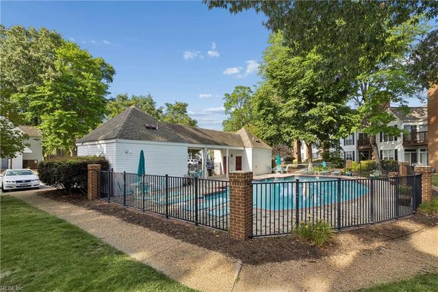 213 Persimmon DR, Yorktown, VA 23693