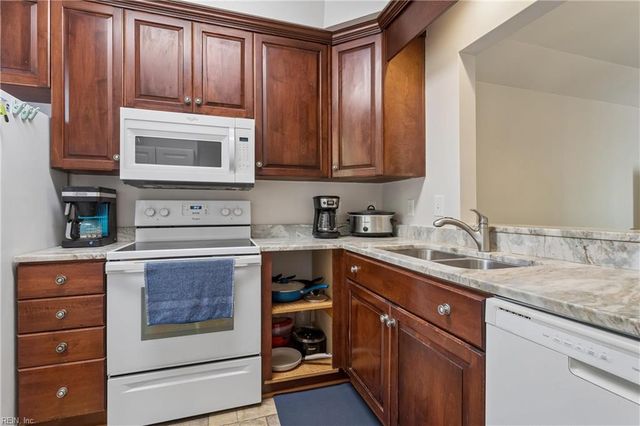213 Persimmon DR, Yorktown, VA 23693