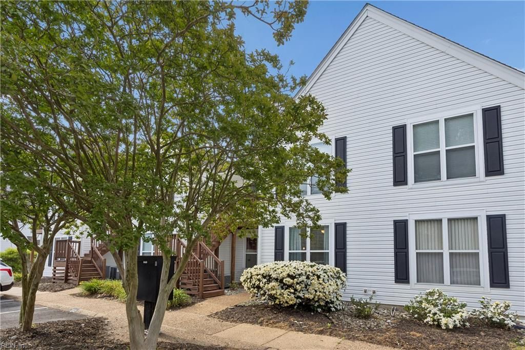 213 Persimmon DR, Yorktown, VA 23693
