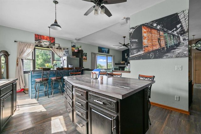 110 HONEYSUCKLE DRIVE, Hortonville, WI 54944
