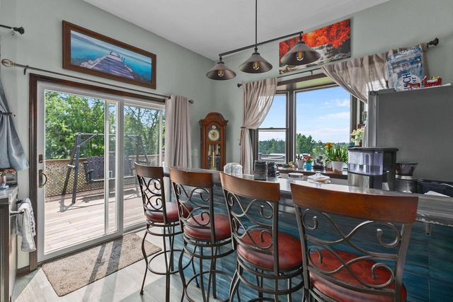 110 HONEYSUCKLE DRIVE, Hortonville, WI 54944