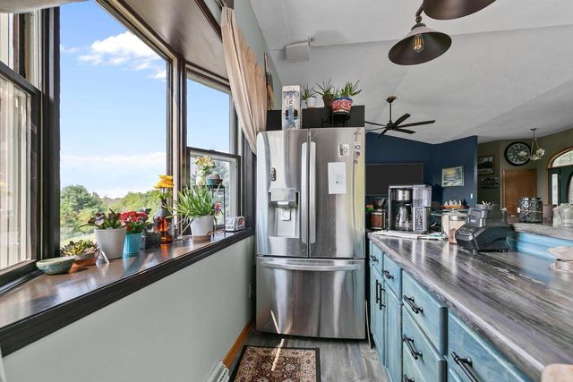 110 HONEYSUCKLE DRIVE, Hortonville, WI 54944