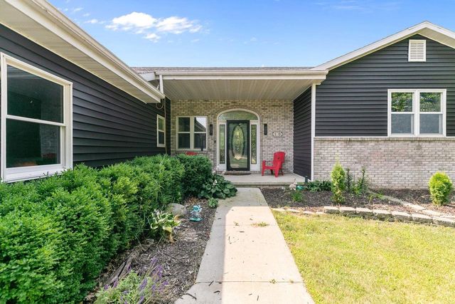 110 HONEYSUCKLE DRIVE, Hortonville, WI 54944