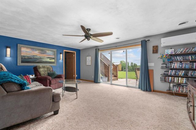 110 HONEYSUCKLE DRIVE, Hortonville, WI 54944