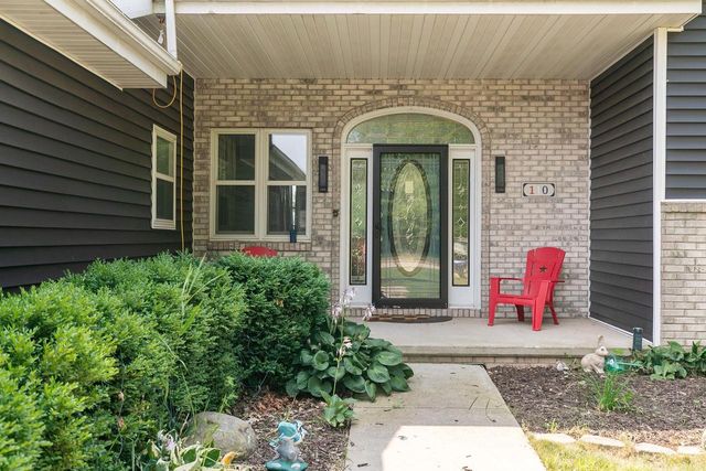 110 HONEYSUCKLE DRIVE, Hortonville, WI 54944