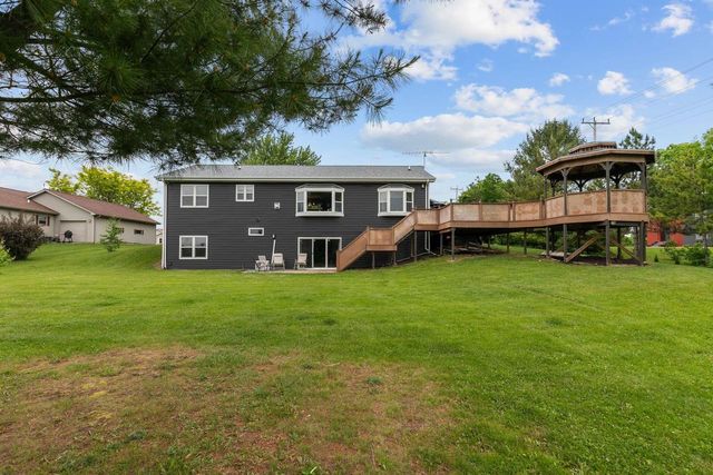110 HONEYSUCKLE DRIVE, Hortonville, WI 54944