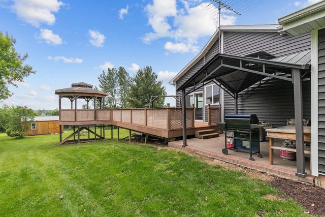110 HONEYSUCKLE DRIVE, Hortonville, WI 54944