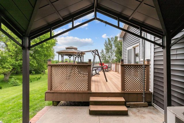 110 HONEYSUCKLE DRIVE, Hortonville, WI 54944