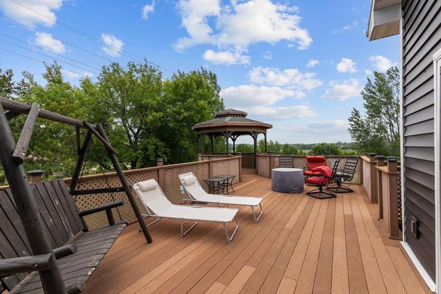 110 HONEYSUCKLE DRIVE, Hortonville, WI 54944