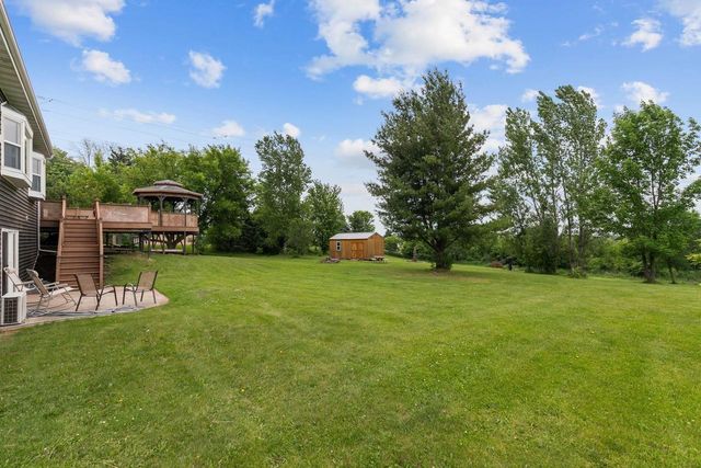 110 HONEYSUCKLE DRIVE, Hortonville, WI 54944