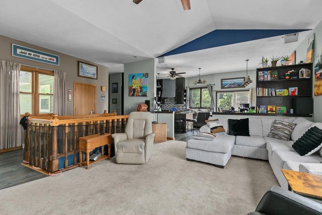 110 HONEYSUCKLE DRIVE, Hortonville, WI 54944