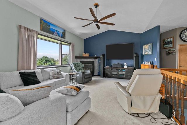 110 HONEYSUCKLE DRIVE, Hortonville, WI 54944