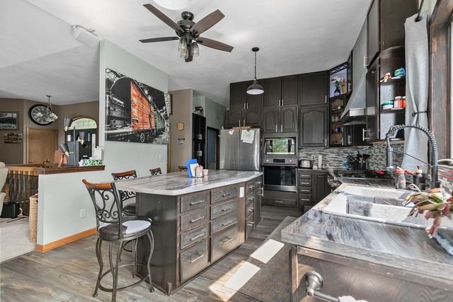 110 HONEYSUCKLE DRIVE, Hortonville, WI 54944