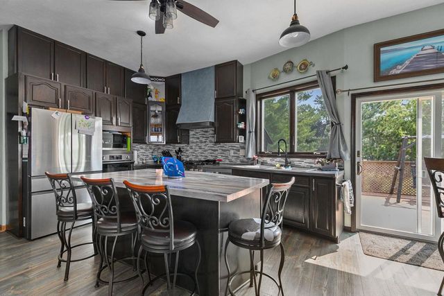 110 HONEYSUCKLE DRIVE, Hortonville, WI 54944