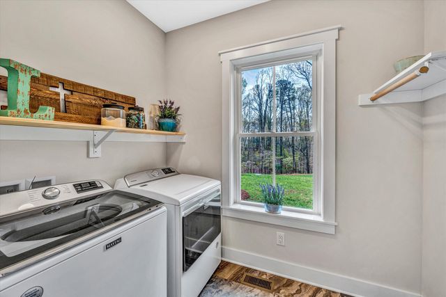 389 Carroll DR, Hardy, VA 24101