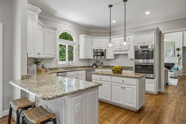 512 Grand Oaks Dr, Brentwood, TN 37027