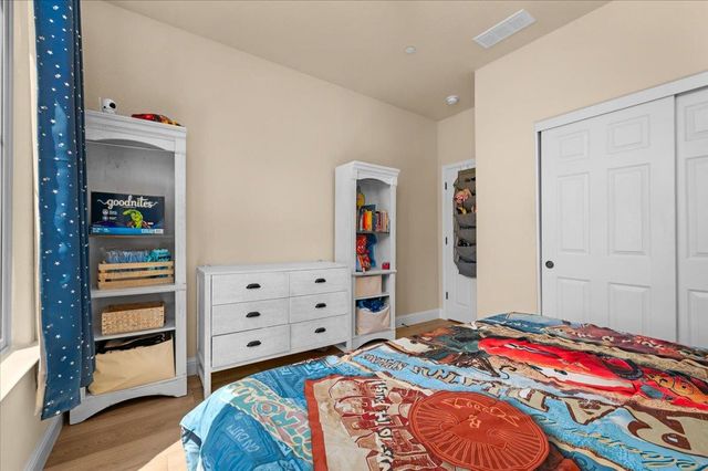 2481 S Via Versilia Drive, Fresno, CA 93727