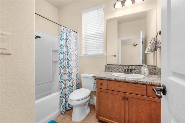 2481 S Via Versilia Drive, Fresno, CA 93727