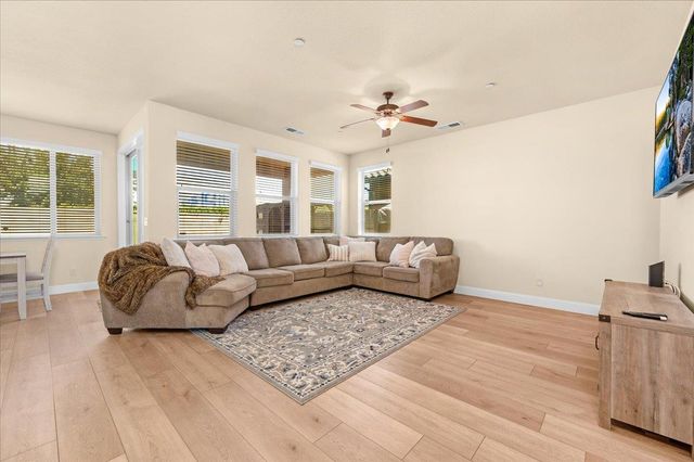 2481 S Via Versilia Drive, Fresno, CA 93727