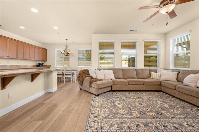 2481 S Via Versilia Drive, Fresno, CA 93727