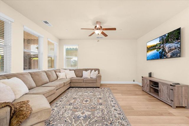 2481 S Via Versilia Drive, Fresno, CA 93727