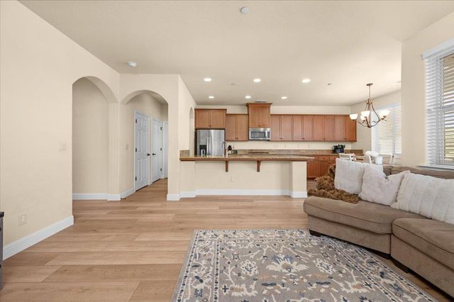 2481 S Via Versilia Drive, Fresno, CA 93727