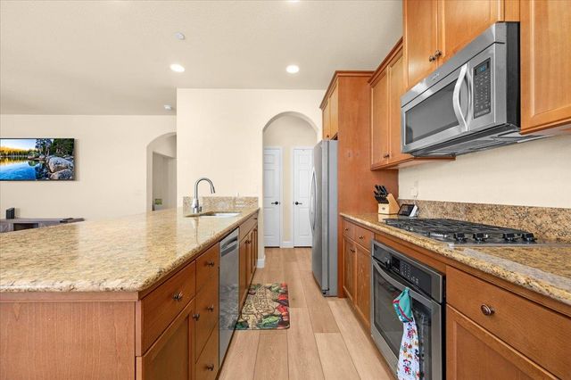 2481 S Via Versilia Drive, Fresno, CA 93727