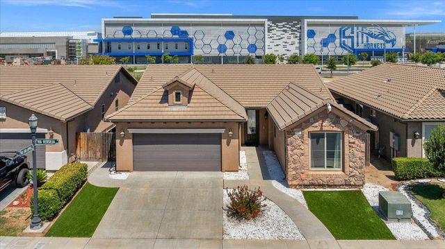 2481 S Via Versilia Drive, Fresno, CA 93727