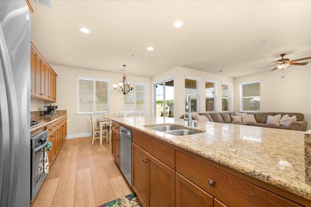 2481 S Via Versilia Drive, Fresno, CA 93727