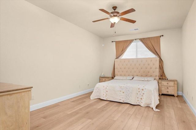 2481 S Via Versilia Drive, Fresno, CA 93727