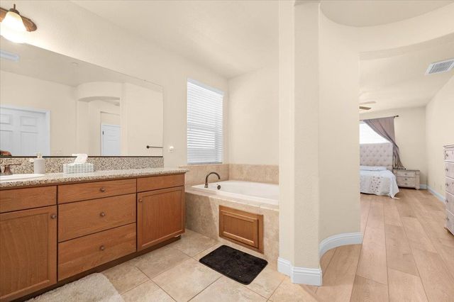 2481 S Via Versilia Drive, Fresno, CA 93727