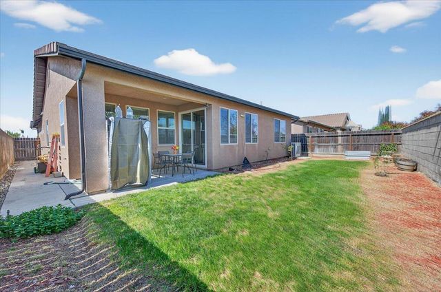 2481 S Via Versilia Drive, Fresno, CA 93727