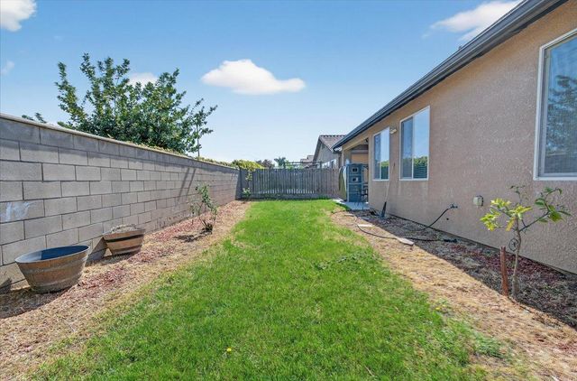 2481 S Via Versilia Drive, Fresno, CA 93727