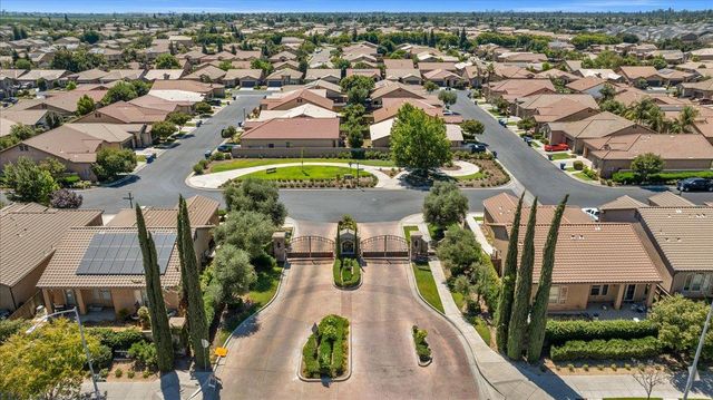 2481 S Via Versilia Drive, Fresno, CA 93727