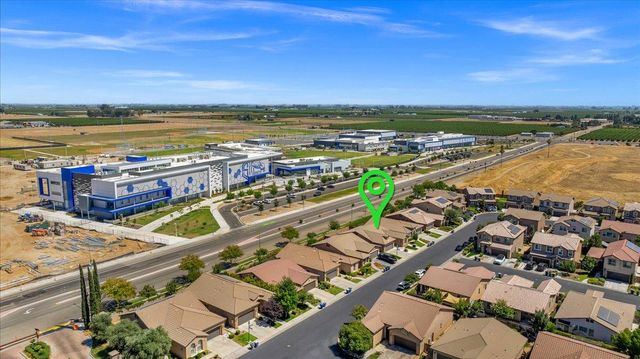 2481 S Via Versilia Drive, Fresno, CA 93727