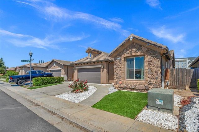2481 S Via Versilia Drive, Fresno, CA 93727