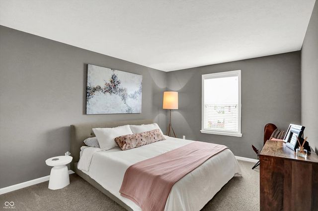 2790 W High Grove Circle, Zionsville, IN 46077