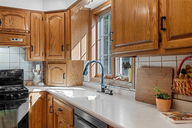 425 E FOX RUN CIRCLE, Green Bay, WI 54311