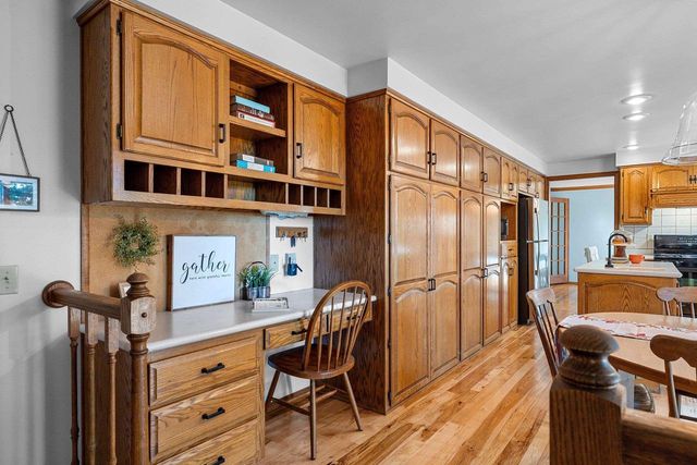 425 E FOX RUN CIRCLE, Green Bay, WI 54311