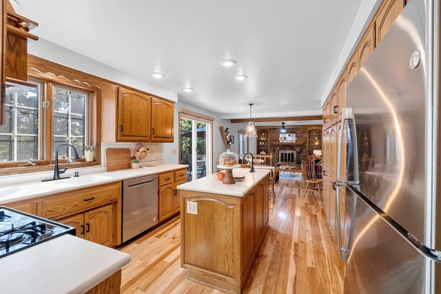 425 E FOX RUN CIRCLE, Green Bay, WI 54311