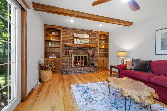 425 E FOX RUN CIRCLE, Green Bay, WI 54311