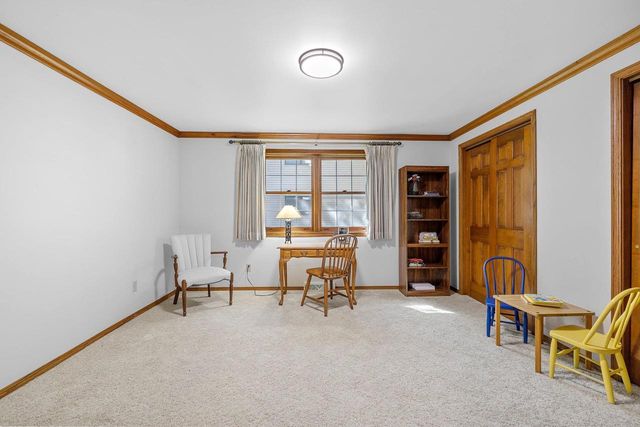 425 E FOX RUN CIRCLE, Green Bay, WI 54311