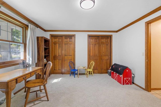 425 E FOX RUN CIRCLE, Green Bay, WI 54311