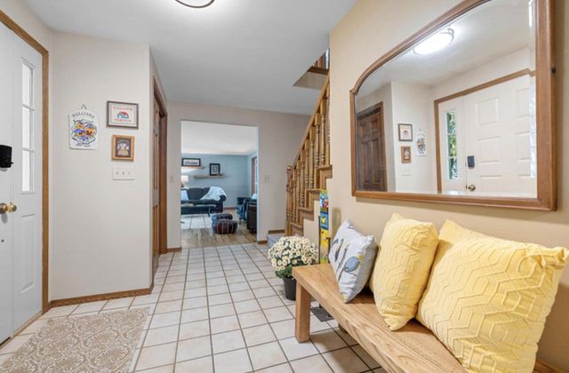 425 E FOX RUN CIRCLE, Green Bay, WI 54311