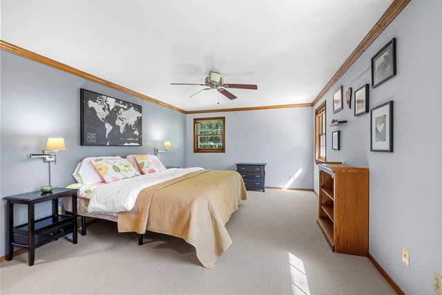 425 E FOX RUN CIRCLE, Green Bay, WI 54311