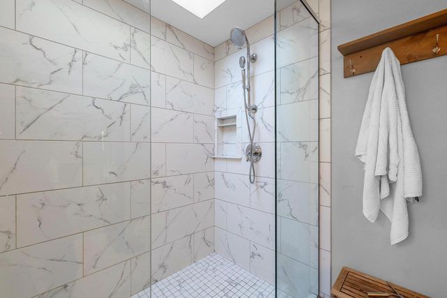 425 E FOX RUN CIRCLE, Green Bay, WI 54311